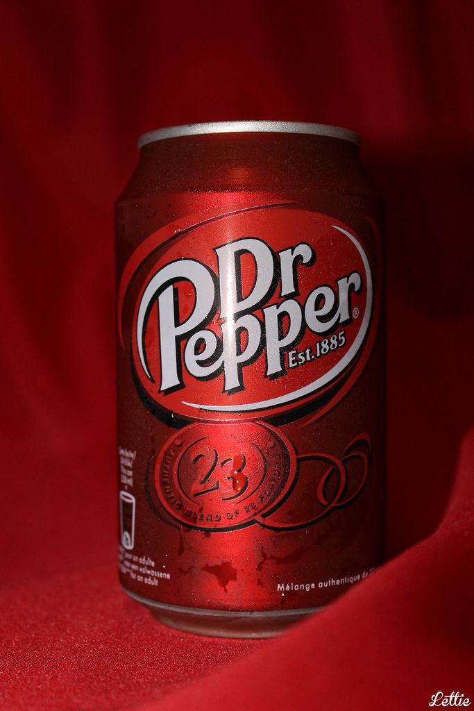Dr Pepper Original Soda Drink (12 oz / 355ml Can)