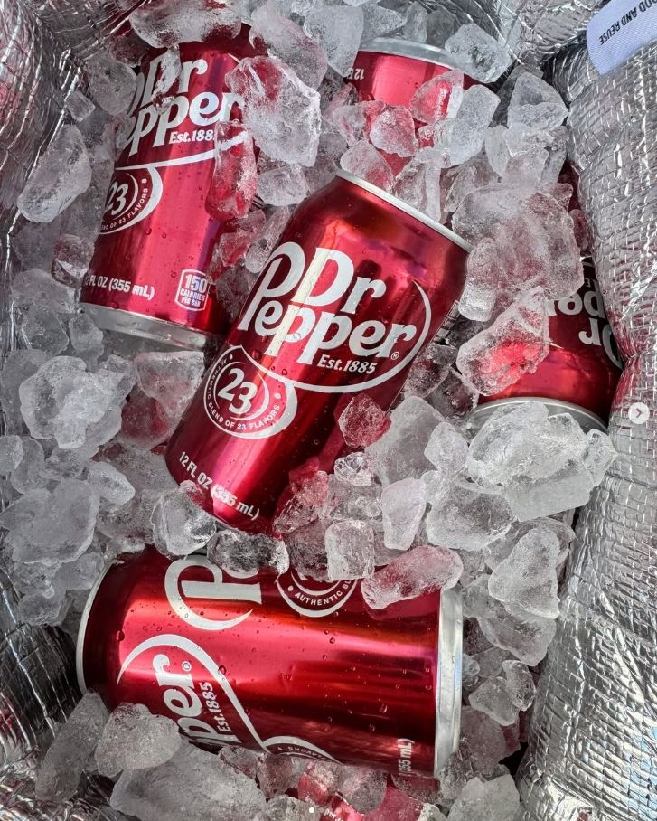 Dr Pepper Original Soda Drink (12 oz / 355ml Can)